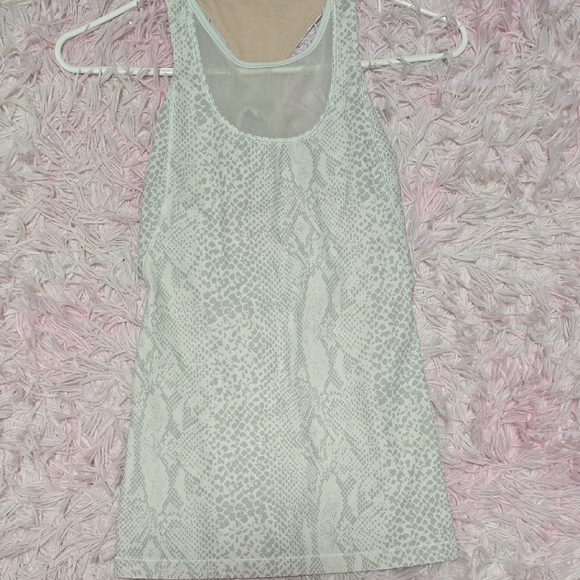 EUC Lululemon size 4 tank white and grey - Picture 3 of 6